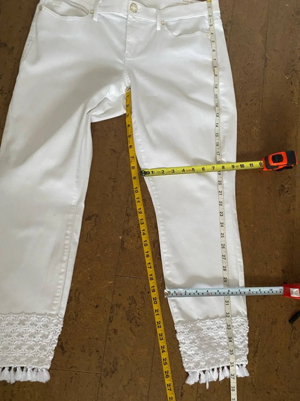 Lilly Pulitzer White Cropped Jeans with Lace Fringe Hem Size 14 - Picture 16 of 17